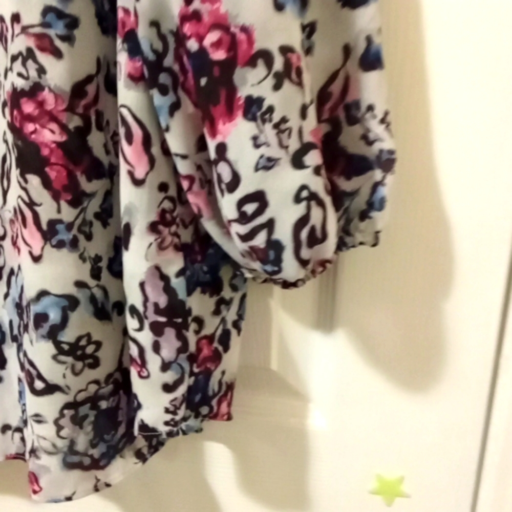 Women's blouse - Picture 4 of 4